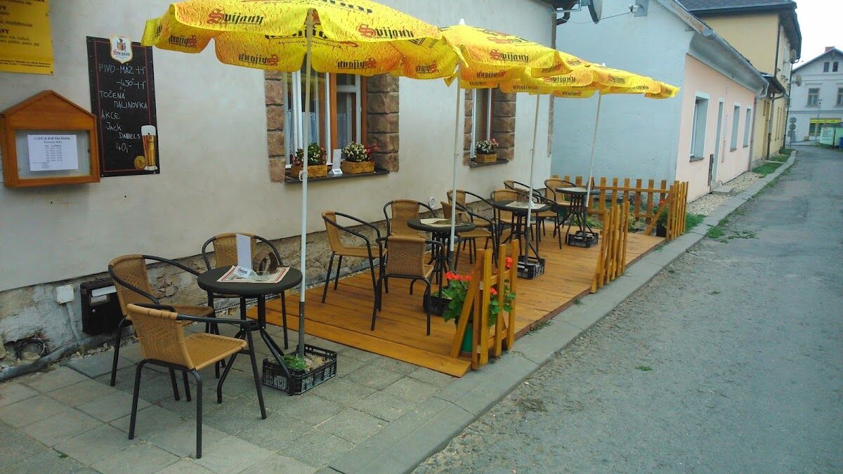 Venkovní zahrádka s posezením