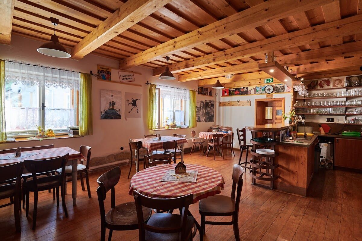 Interiér s barovým pultem